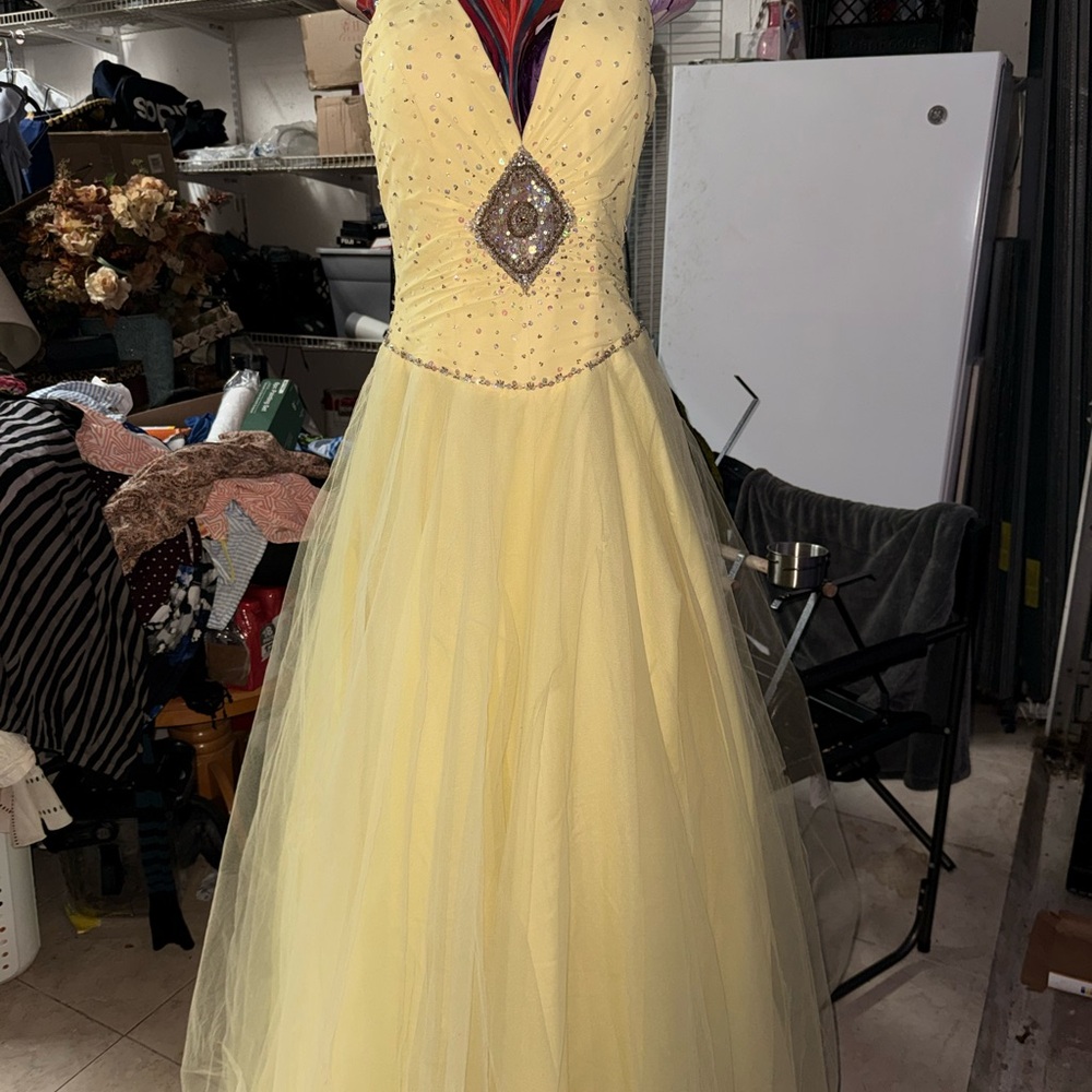 Elegant Yellow Evening Gown